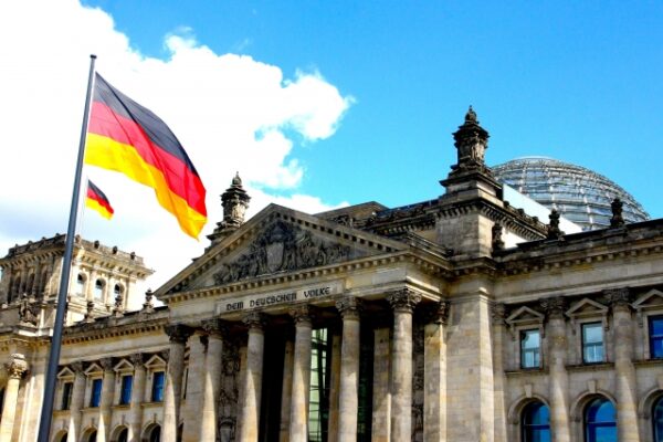 ファシズムとは？意味を簡単にわかりやすく解説 ｜