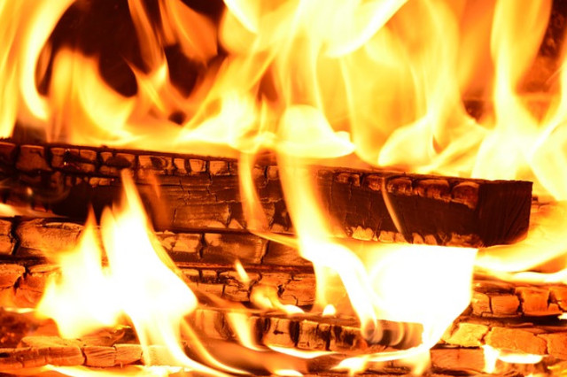 焼け木杭に火がつく　意味　由来　類語　英語　同義語